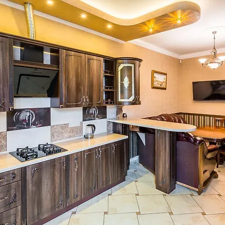 Beautiful D.galytskogo Apartment *