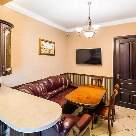 Beautiful D.galytskogo Apartment *